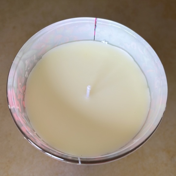 Lily Pulitzer candle - Picture 3 of 4